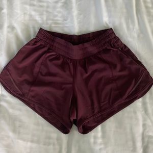 Lululemon hotty hot shorts maroon women US size 6